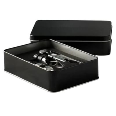 Set Vino x3 en Caja Lata con accesorios metálicos para vinotecas y regalos empresariales